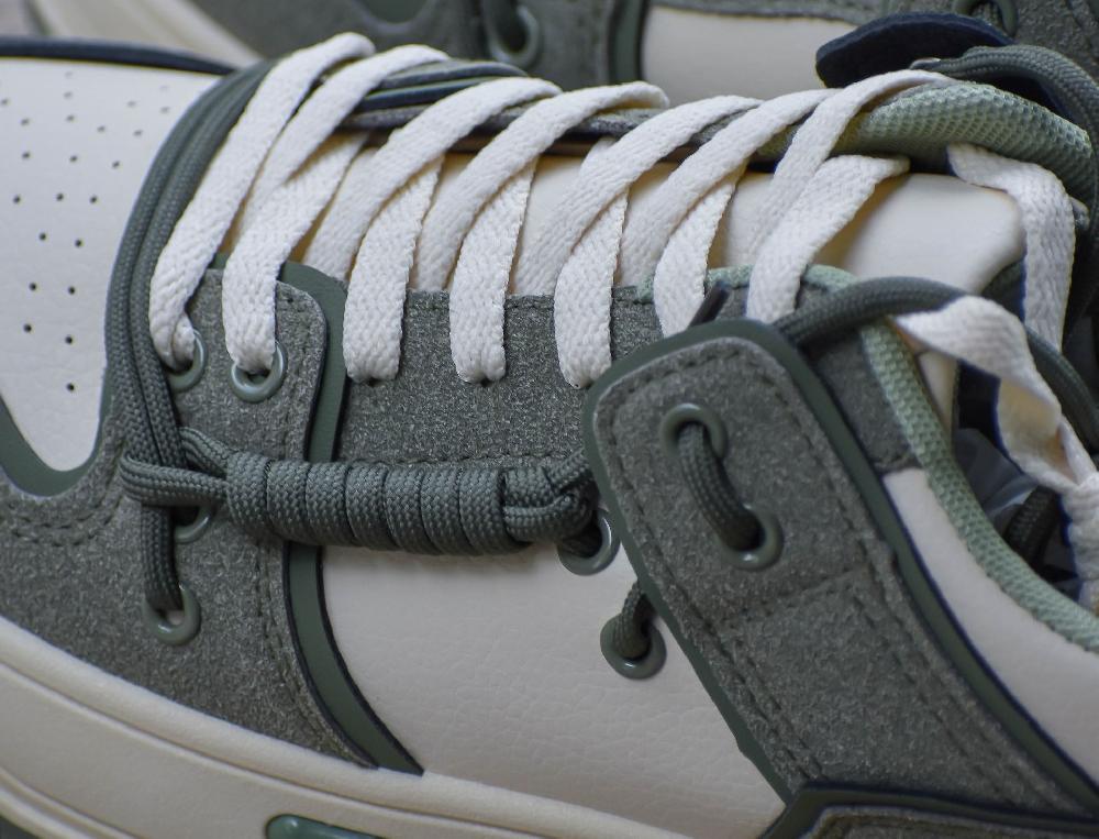 The New Black SNEAKY OLIVE