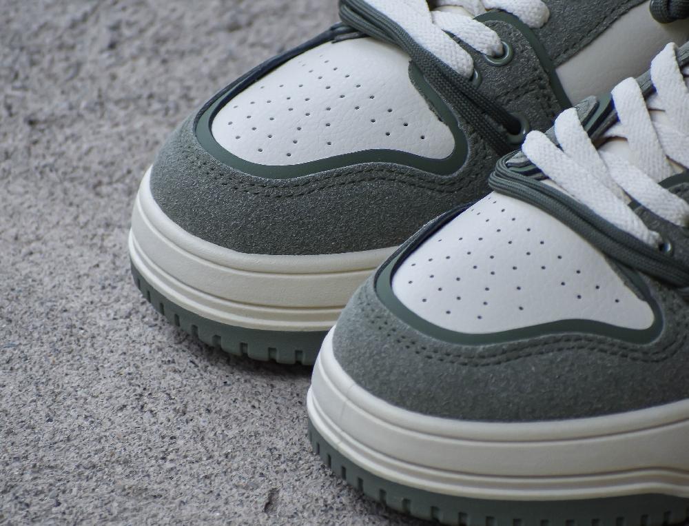 The New Black SNEAKY OLIVE