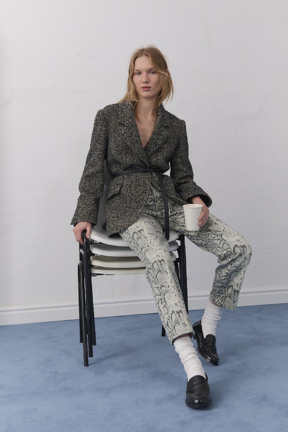 The New Society Mujer De La Ciudad Del Ciudad Del Cabo