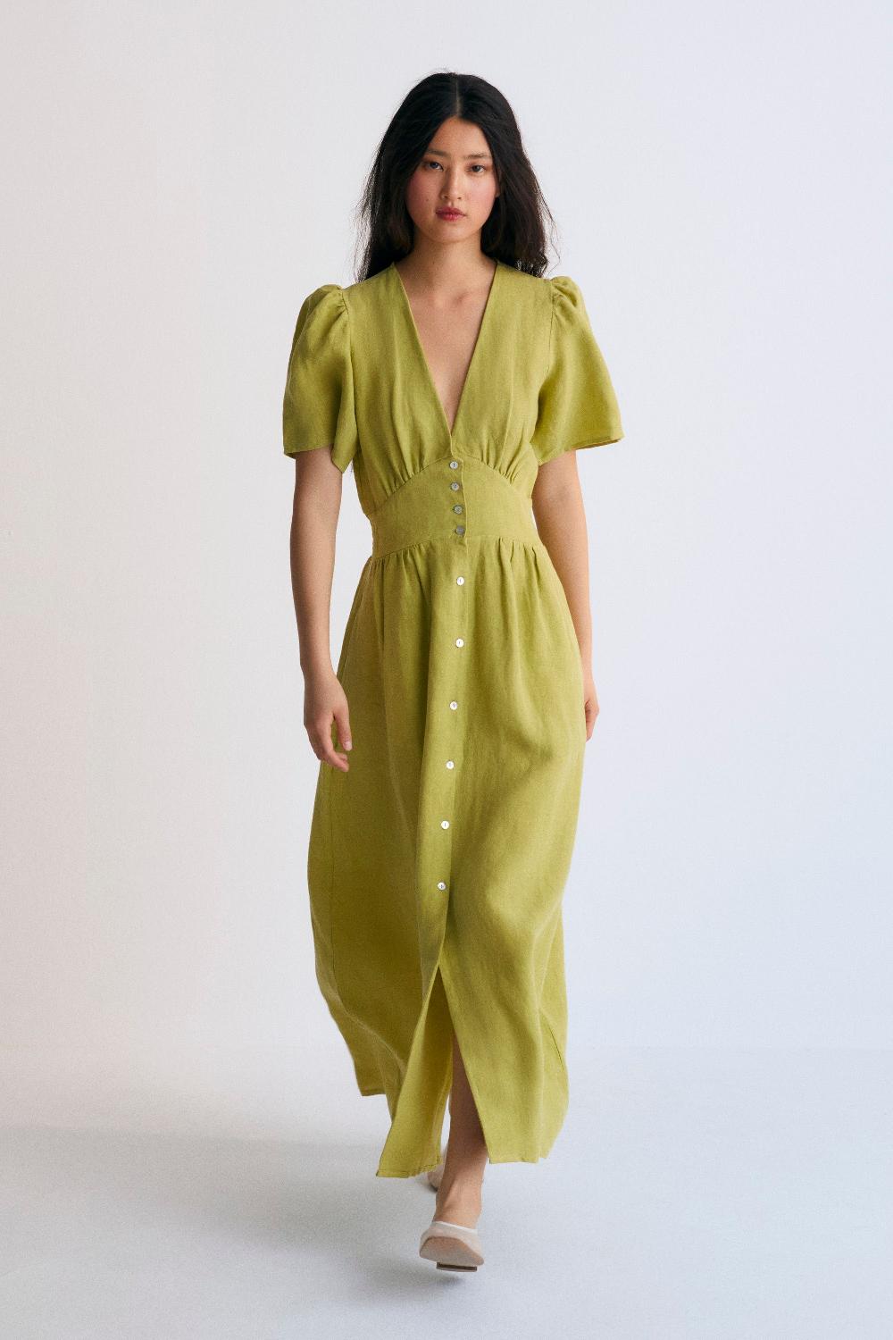 the new society Hera mujer vestida palma