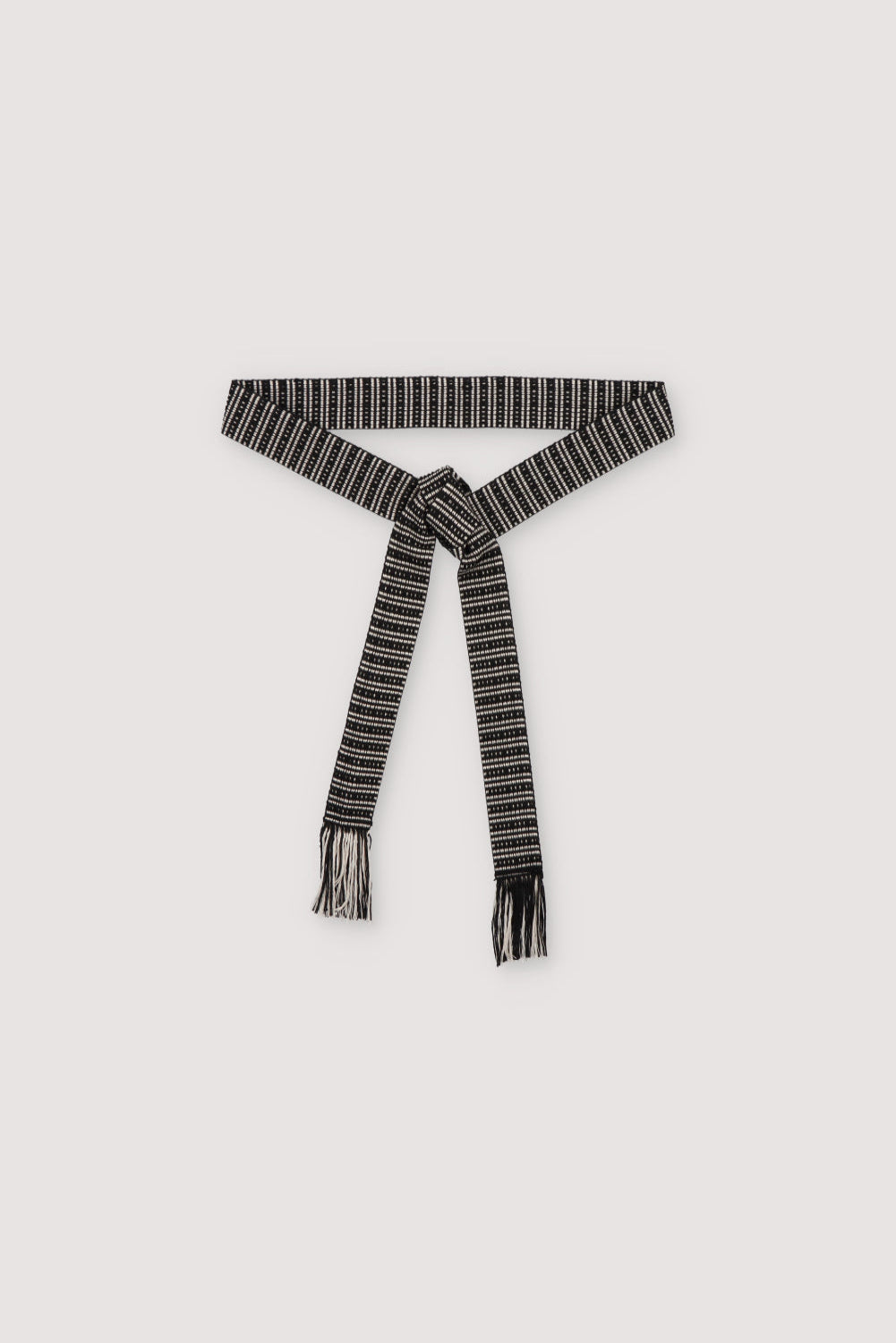 the new society Mujer cinturón negro