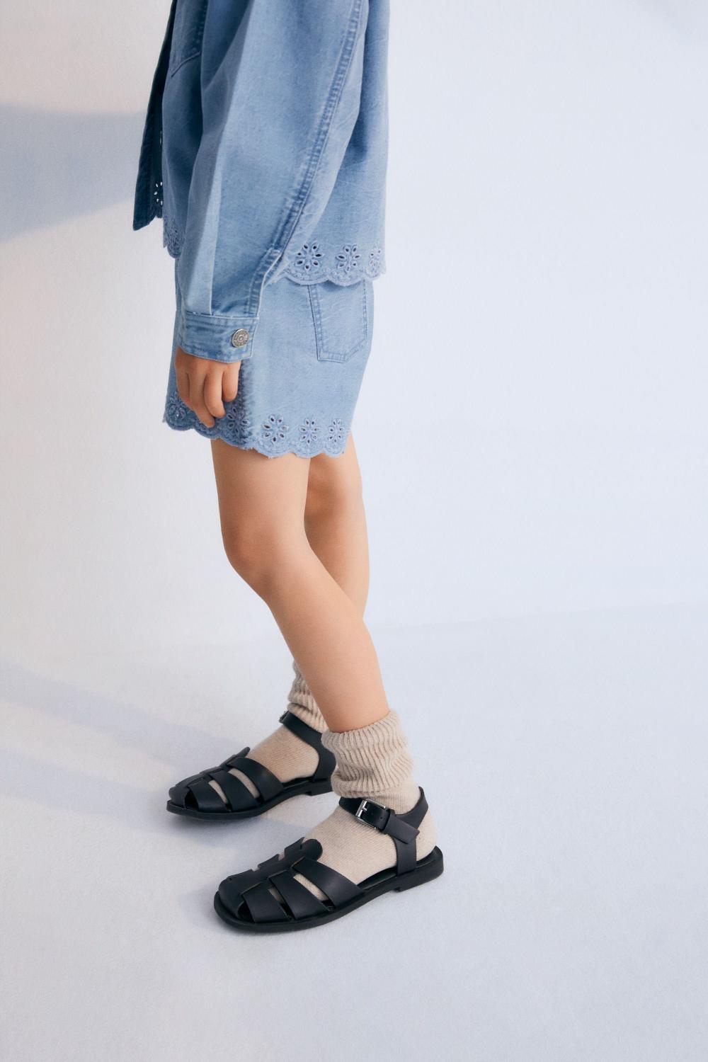 The New Society Niobe Corto