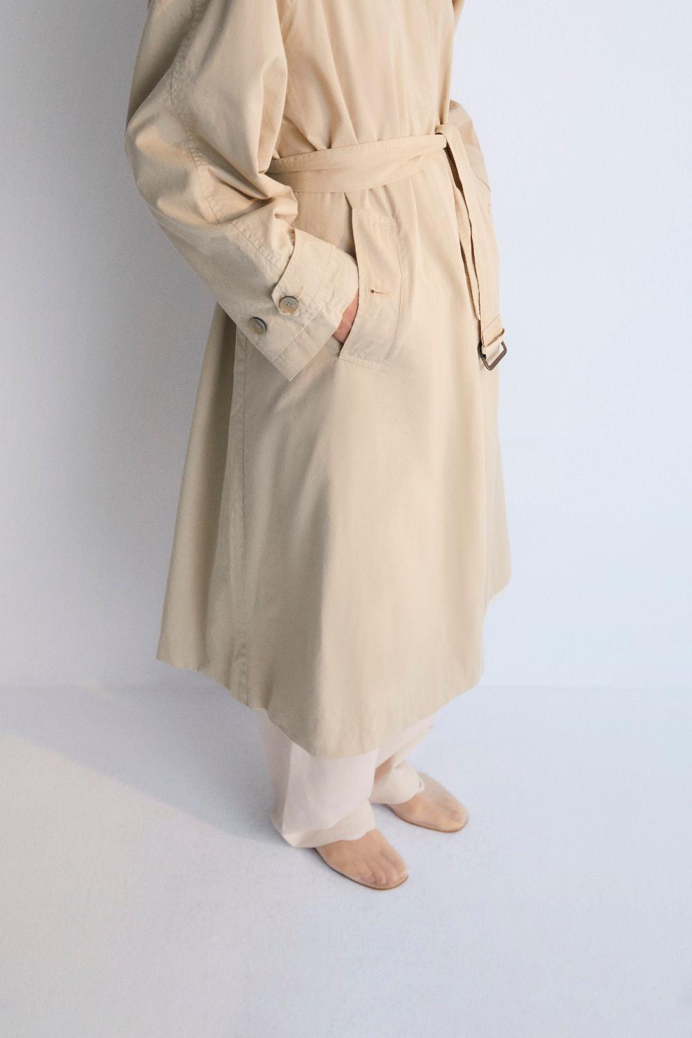 The New Society Zeus Woman Trench