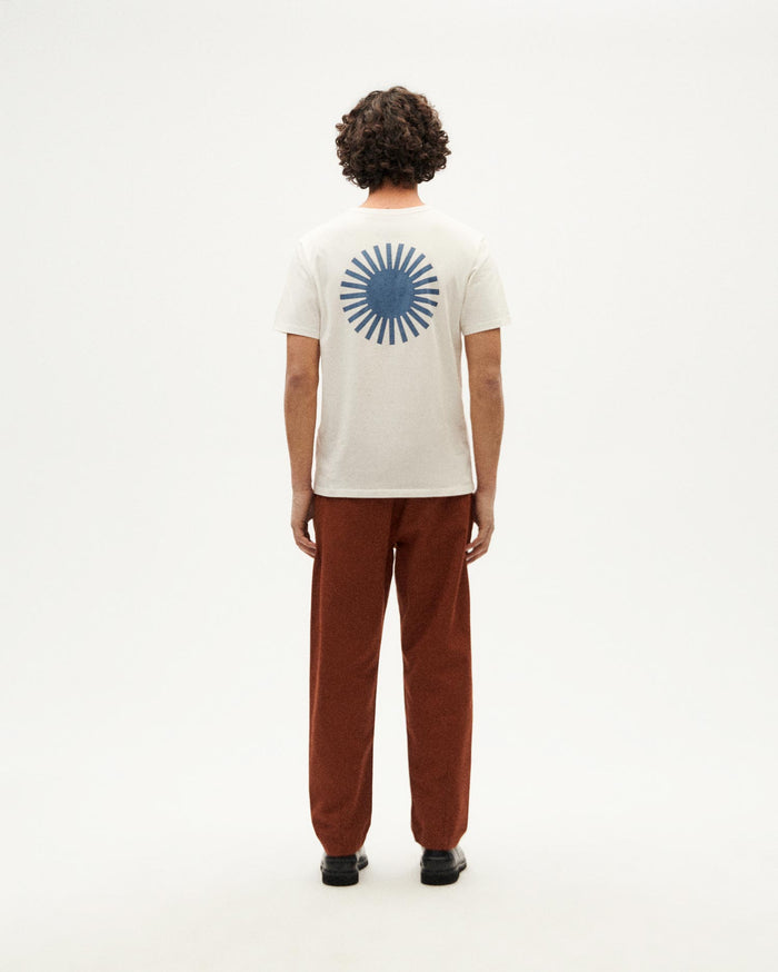 Thinking Mu Camiseta Blanca Sol Espalda Indigo