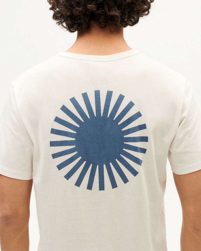 thinking mu Camiseta blanca Sol espalda indigo
