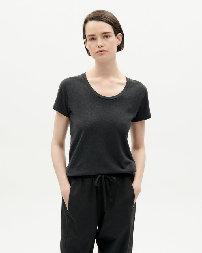 Thinking Mu Camiseta Ligera Negra Hemp Regina