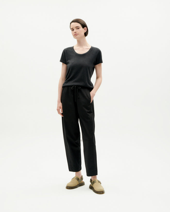 Thinking Mu Camiseta Ligera Negra Hemp Regina