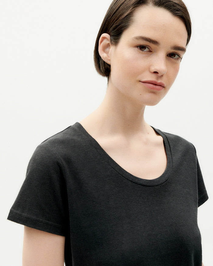Thinking Mu Camiseta Ligera Negra Hemp Regina