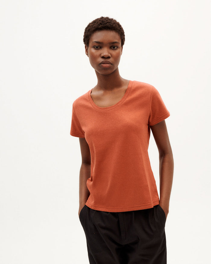 Thinking Mu Camiseta Ligera Roja Hemp Regina