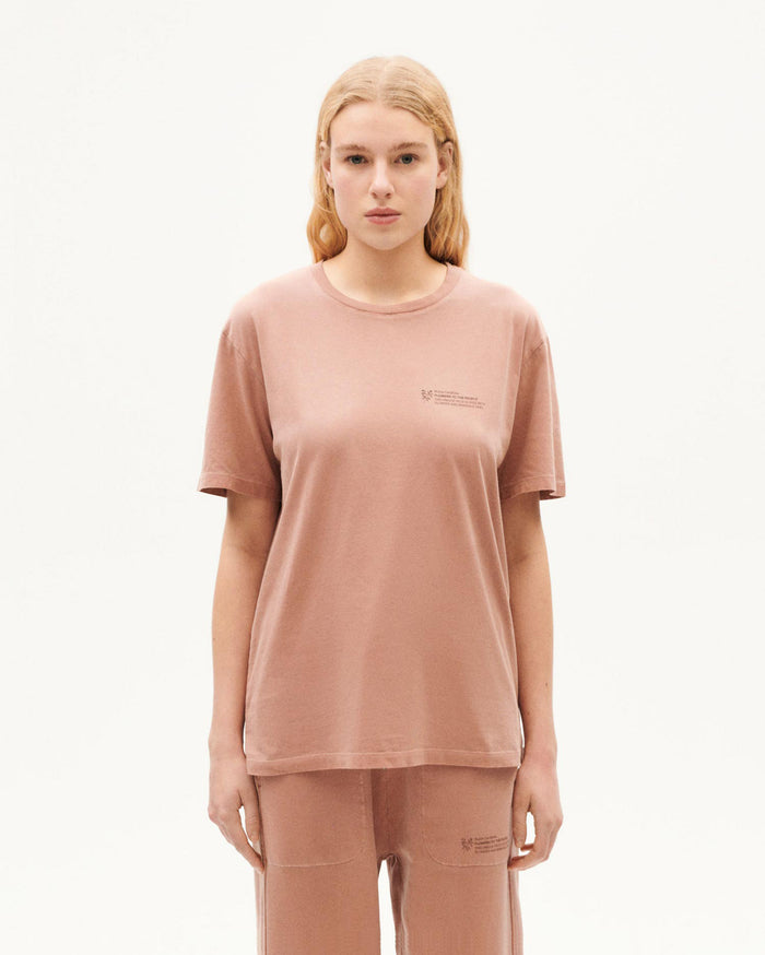 thinking mu Camiseta Tierra tinte natural unisex