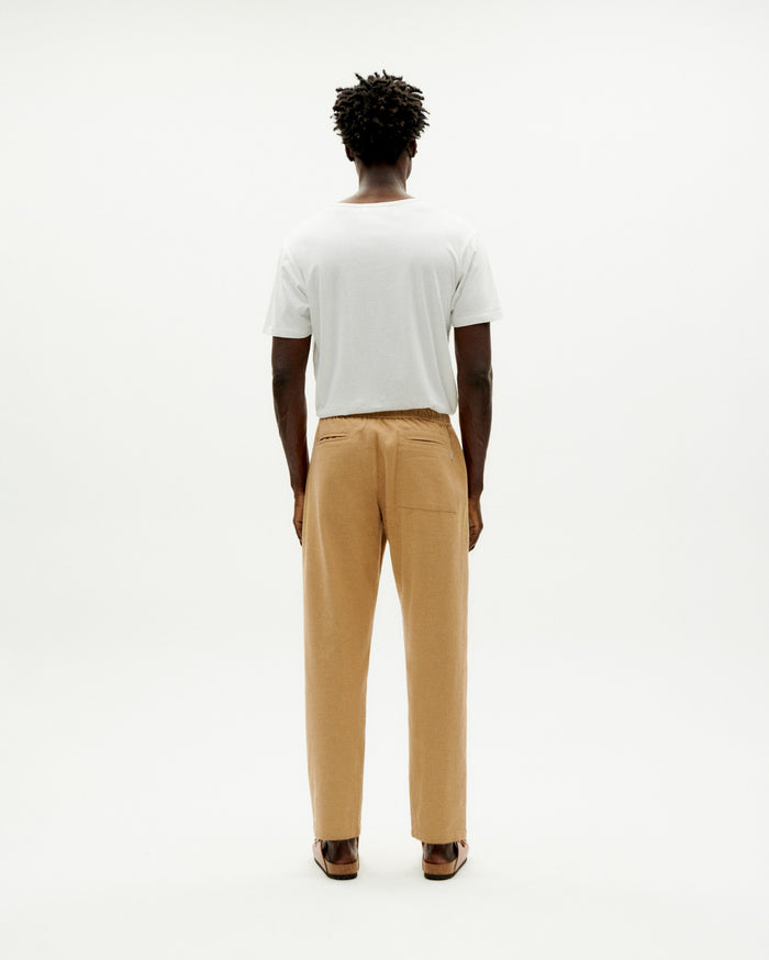 Thinking Mu Pantalón Camel Travel Light