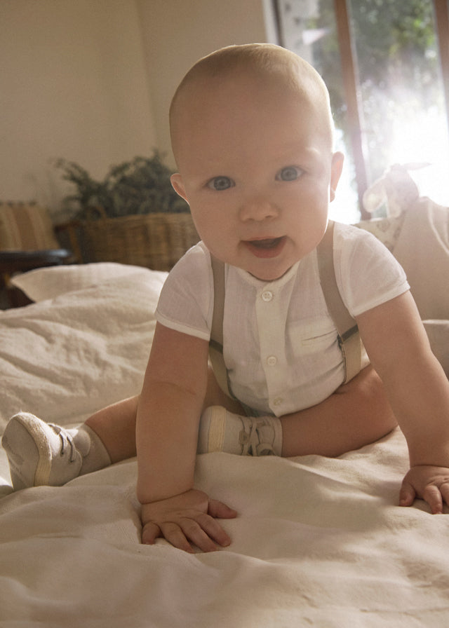 tiamia Conjunto pantalón corto tirantes y camisa recién nacido