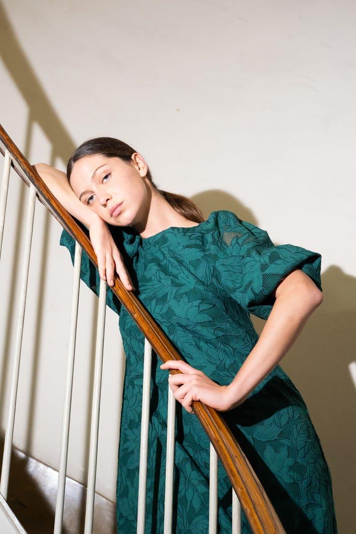 tiny cottons VESTIDO MIDI CON MANGA ABULLONADA DE GUIPUR