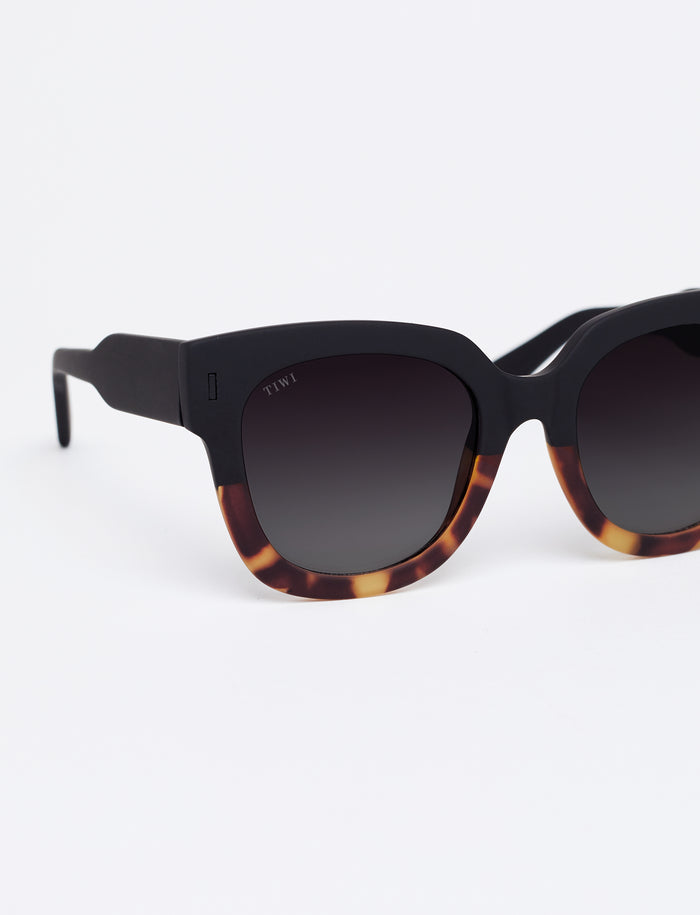 Tiwi KERR Bicolor Green Tortoise/Black