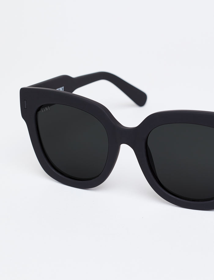 Tiwi KERR Total Black Edition