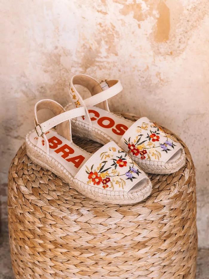 toni pons GARBET - Sandalia plana de mujer con bordado multicolor | GARBET