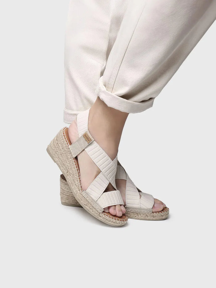 Toni Pons TURA-TR - Sandalia De Cuña Con Tiras Elásticas En Color Crudo | TURA-TR