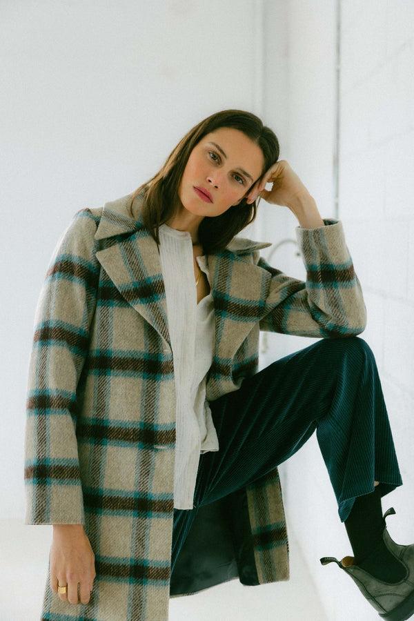 Triana By C ABRIGO LANA DAKOTA CUADROS agua y crudo