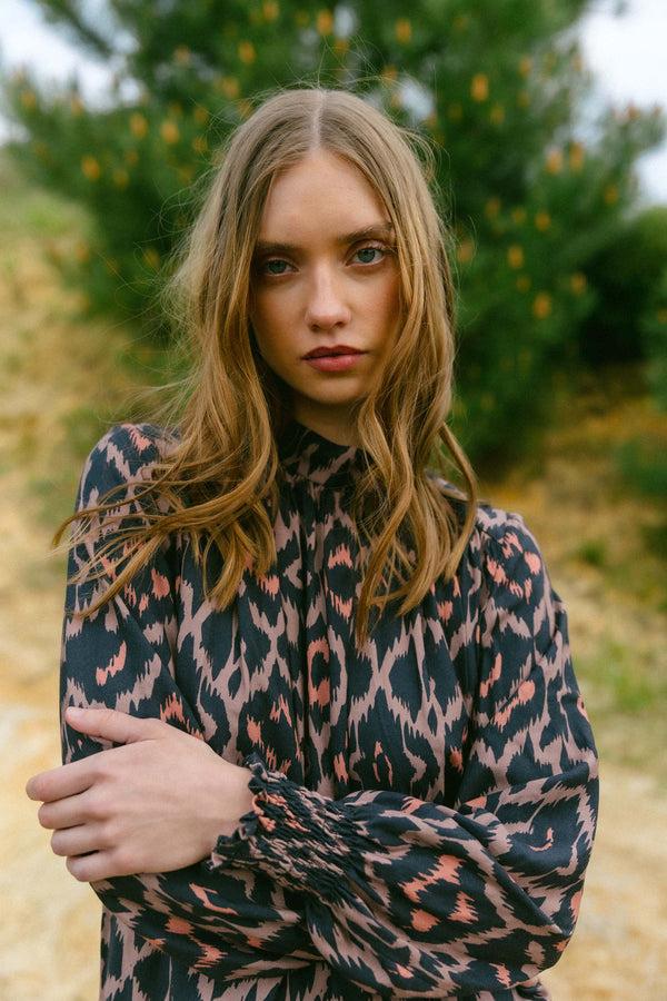 Triana By C Blusa geométrica goma puño HALDEN