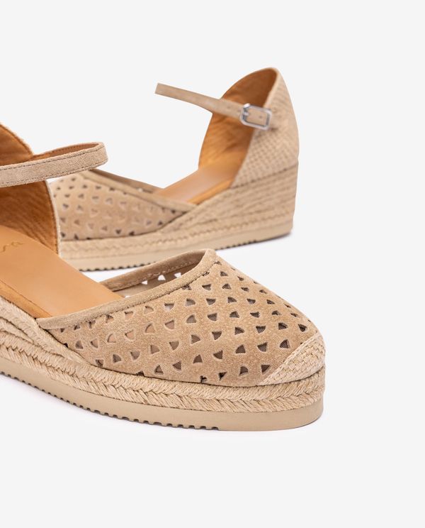 Unisa Alpargata Cuña Baja Con Picados