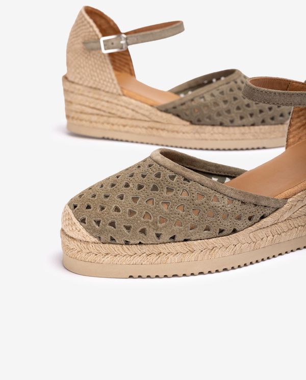 Unisa Alpargata Cuña Baja Con Picados