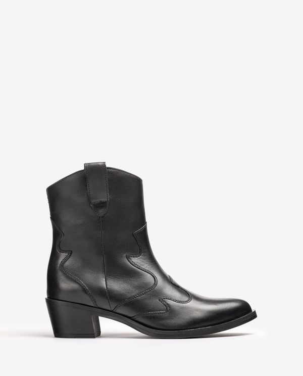 unisa Botín cowboy en contraste