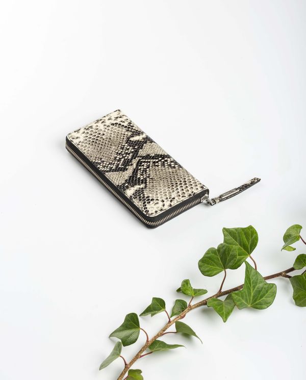 Unisa Cartera Fina Serpiente