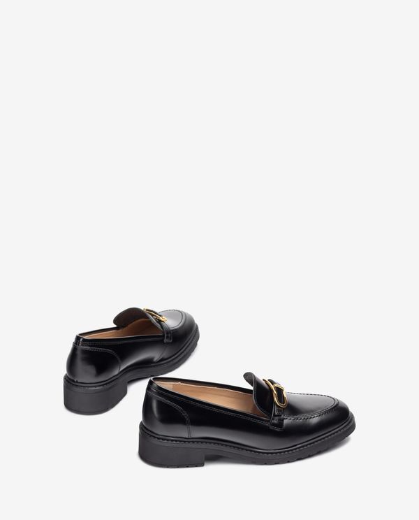 Unisa Mocasín Con Adorno Metálico