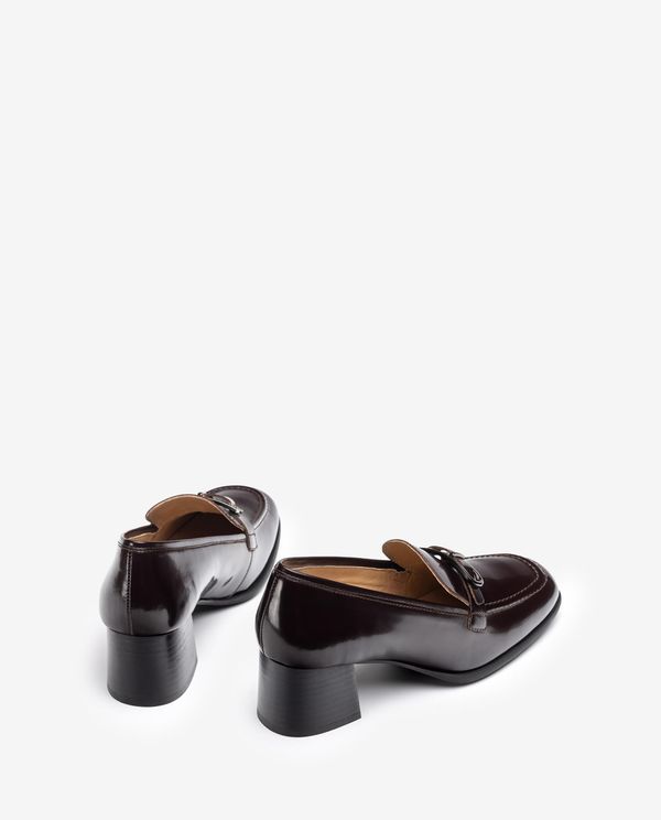 Unisa Mocasín Con Adorno Metálico