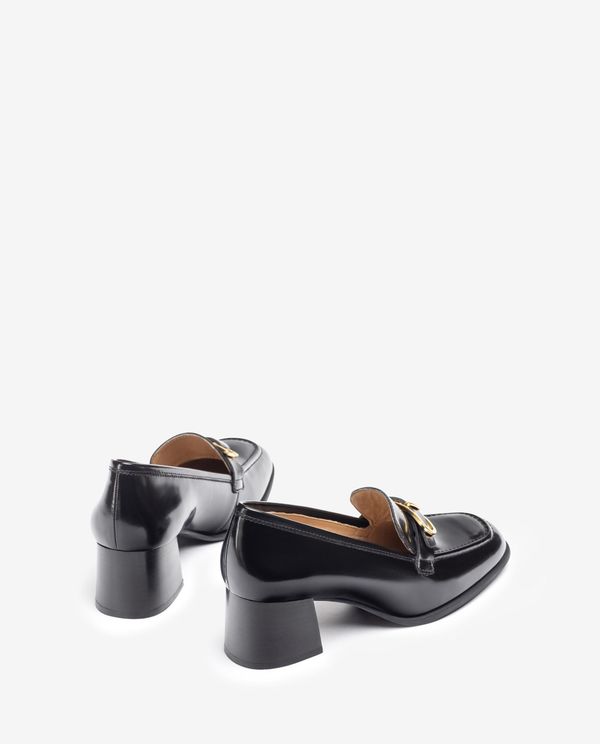 Unisa Mocasín Con Adorno Metálico