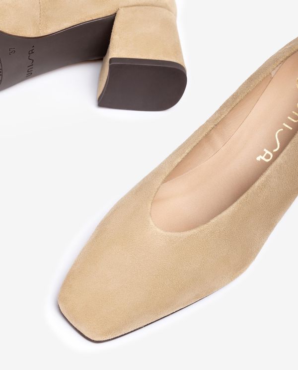 Unisa Salón Con Escote Cerrado