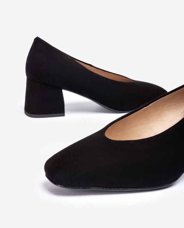 Unisa Salón Con Escote Cerrado