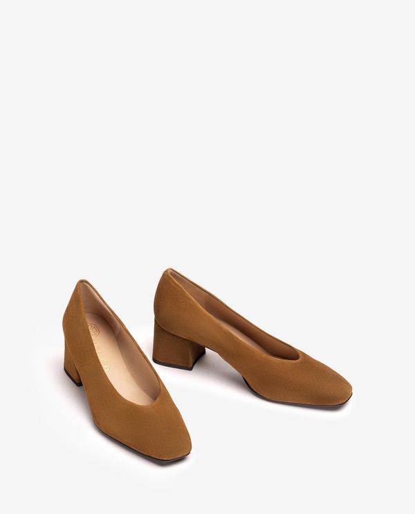 Unisa Salón Con Escote Cerrado