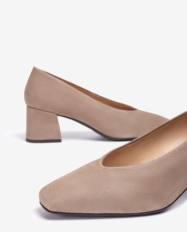 Unisa Salón Con Escote Cerrado