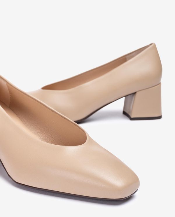 Unisa Salón Con Escote Cerrado