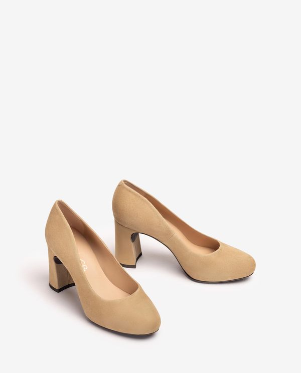 Unisa Salón Con Plataforma Interior