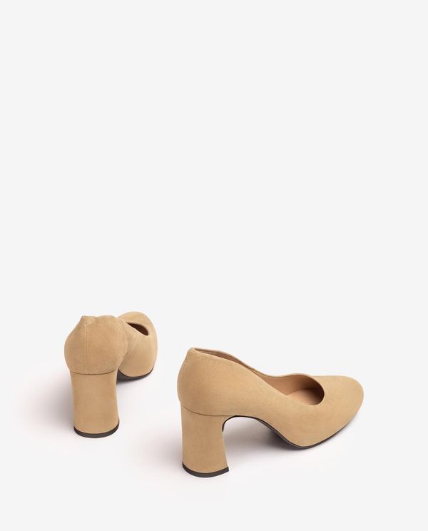 Unisa Salón Con Plataforma Interior