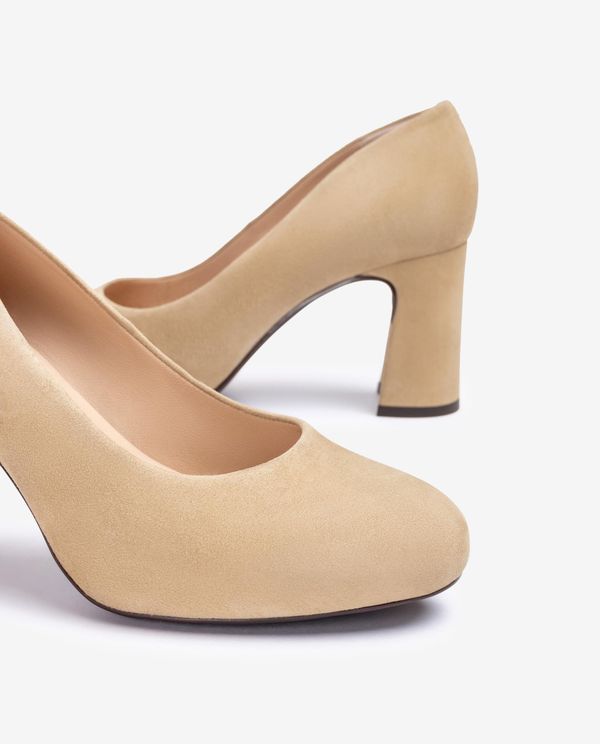 Unisa Salón Con Plataforma Interior