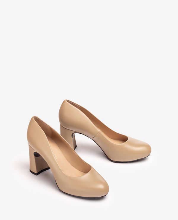 Unisa Salón Con Plataforma Interior