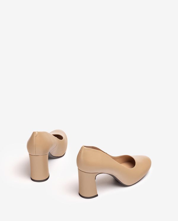 Unisa Salón Con Plataforma Interior