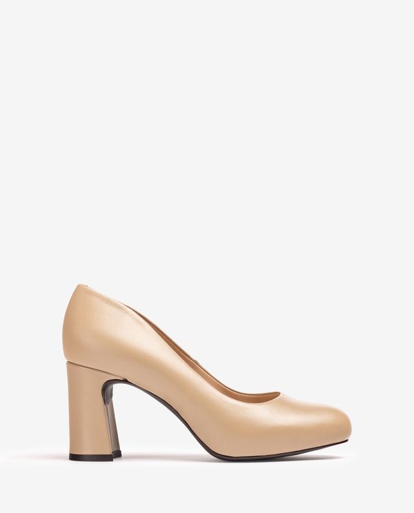 unisa Salón con plataforma interior