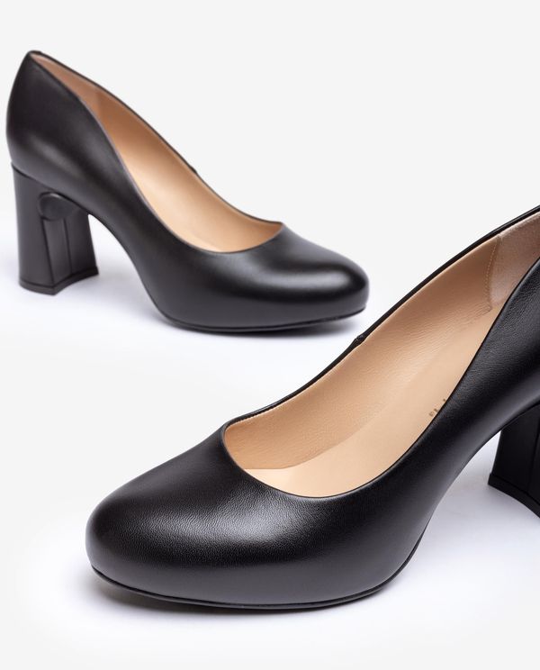 Unisa Salón Con Plataforma Interior