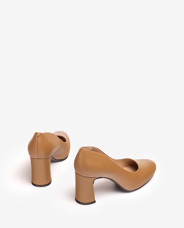 Unisa Salón Con Plataforma Interior