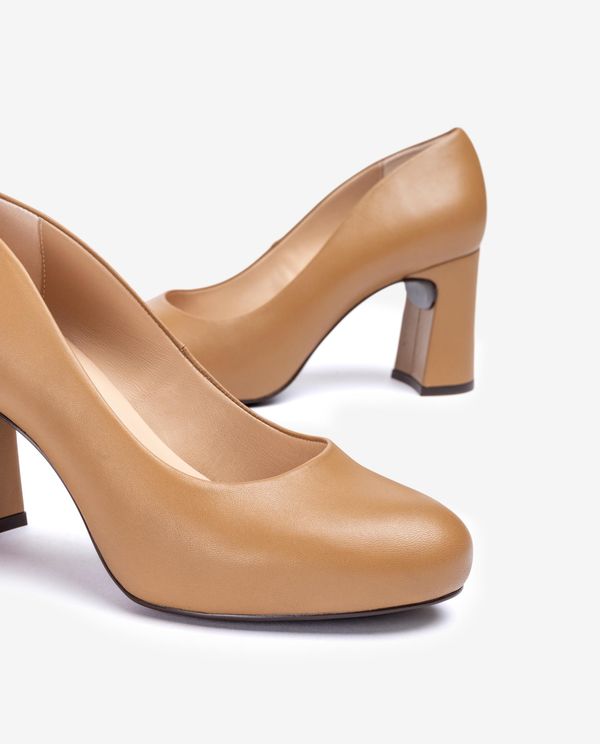 Unisa Salón Con Plataforma Interior