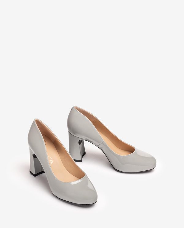 Unisa Salón Con Plataforma Interior