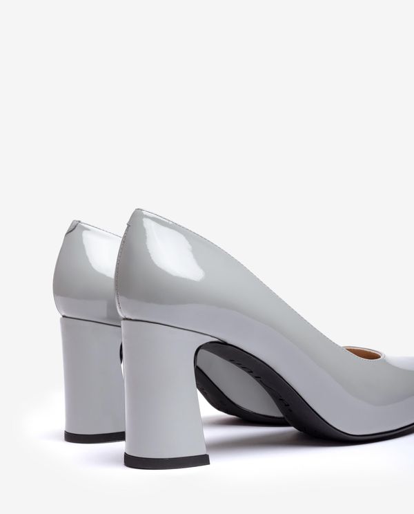 Unisa Salón Con Plataforma Interior