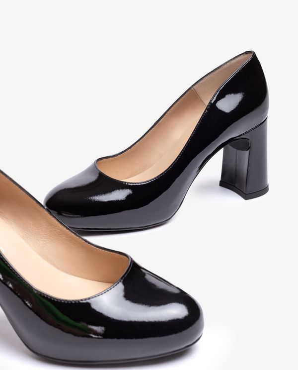 Unisa Salón Con Plataforma Interior