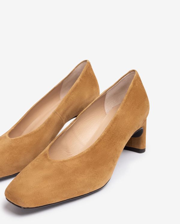 Unisa Salón De Escote Cerrado