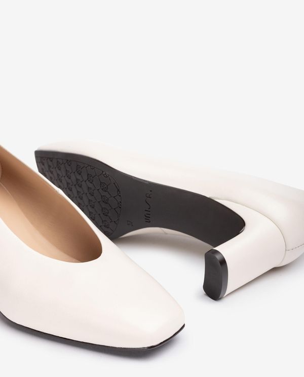 Unisa Salón De Escote Cerrado