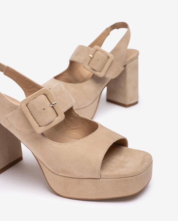 Unisa Sandalia Con Hebilla Al Tono